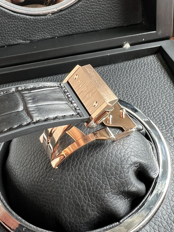 ウブロコピー時計着用イメージ